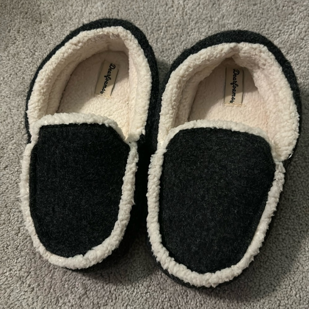 NWOT Dearfoams Kid’s Slippers